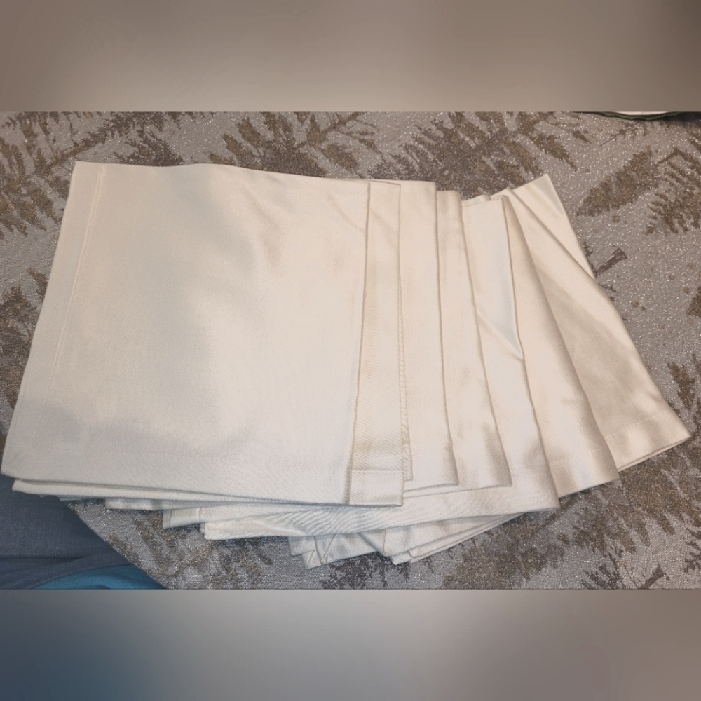New Set of 8 Tag Ltd Ivory Cotton Cloth Napkins.